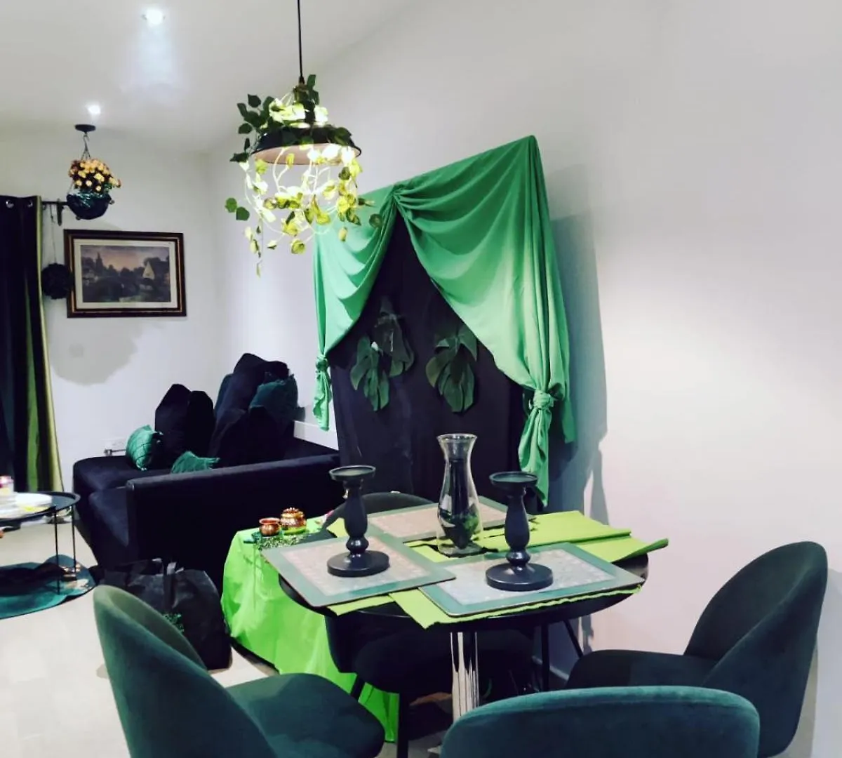 Uttsav Green - Affordable London Zone 3 - Accessible Public Transport Apartment